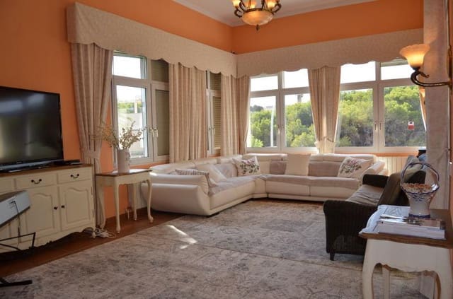 4 bedroom Villa for sale in Dehesa de Campoamor, Orihuela with pool - € 990,000 (Ref: 8451059)