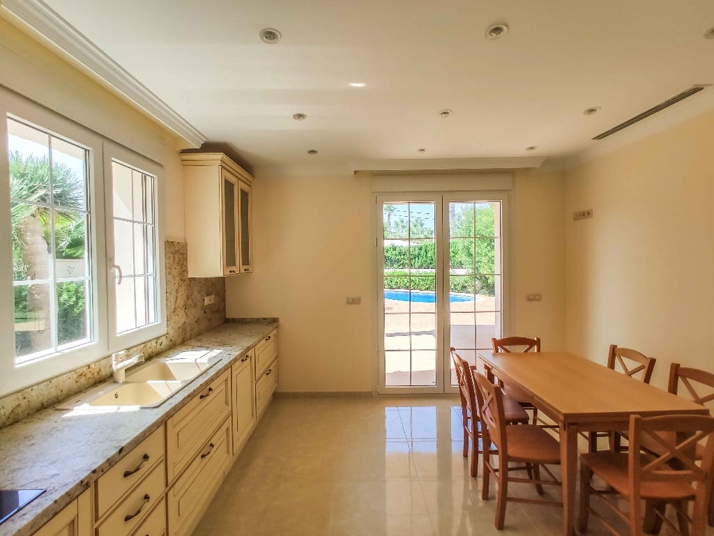 6 soverom Villa til salgs i Cabo Roig med svømmebasseng garasje - € 1 700 000 (Ref: 8451069)