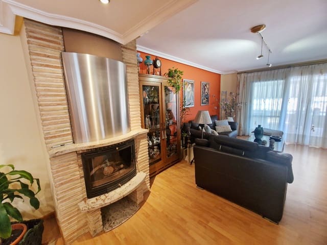 Pareado de 4 habitaciones en Guardamar del Segura en venta con piscina garaje - 385.000 € (Ref: 8462582)