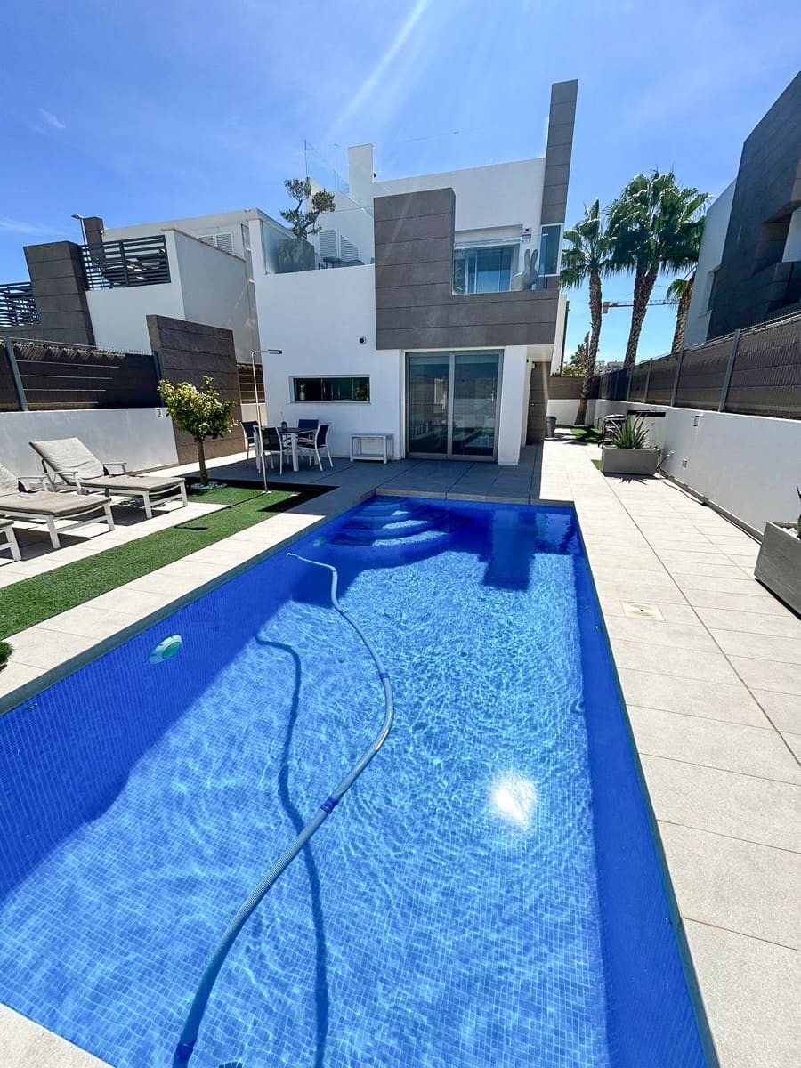 3 bedroom Villa for sale in Guardamar del Segura with pool - € 399,950 (Ref: 8594483)