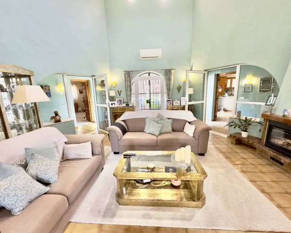 5 bedroom Villa for sale in Algorfa with garage - € 499,000 (Ref: 8623469)