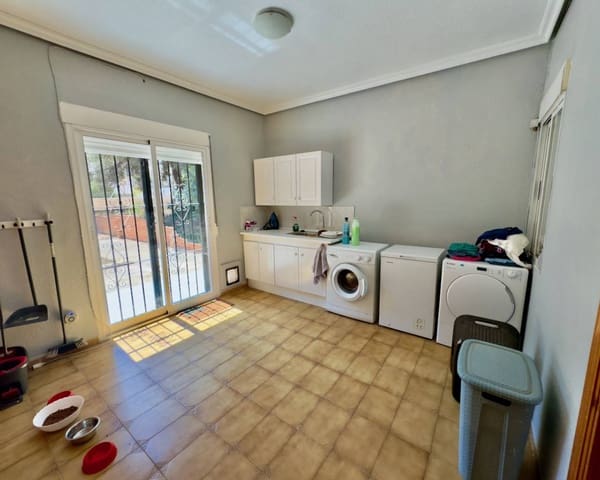 5 bedroom Villa for sale in Algorfa with garage - € 499,000 (Ref: 8623469)