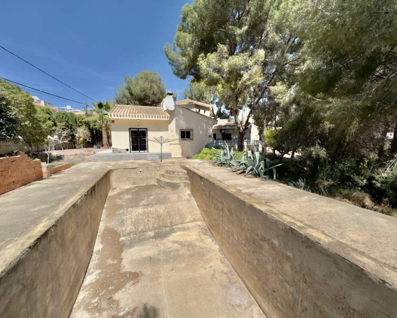 5 bedroom Villa for sale in Algorfa with garage - € 499,000 (Ref: 8623469)