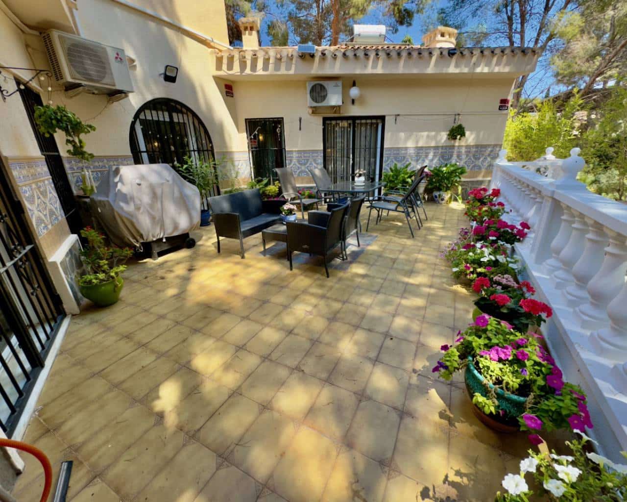 5 bedroom Villa for sale in Algorfa with garage - € 499,000 (Ref: 8623469)