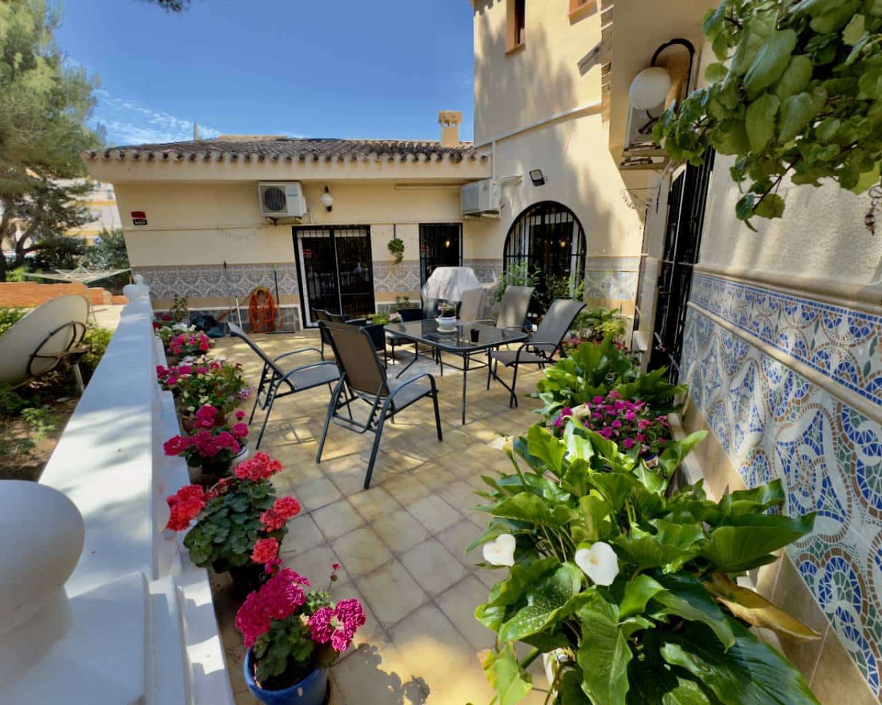 5 bedroom Villa for sale in Algorfa with garage - € 499,000 (Ref: 8623469)