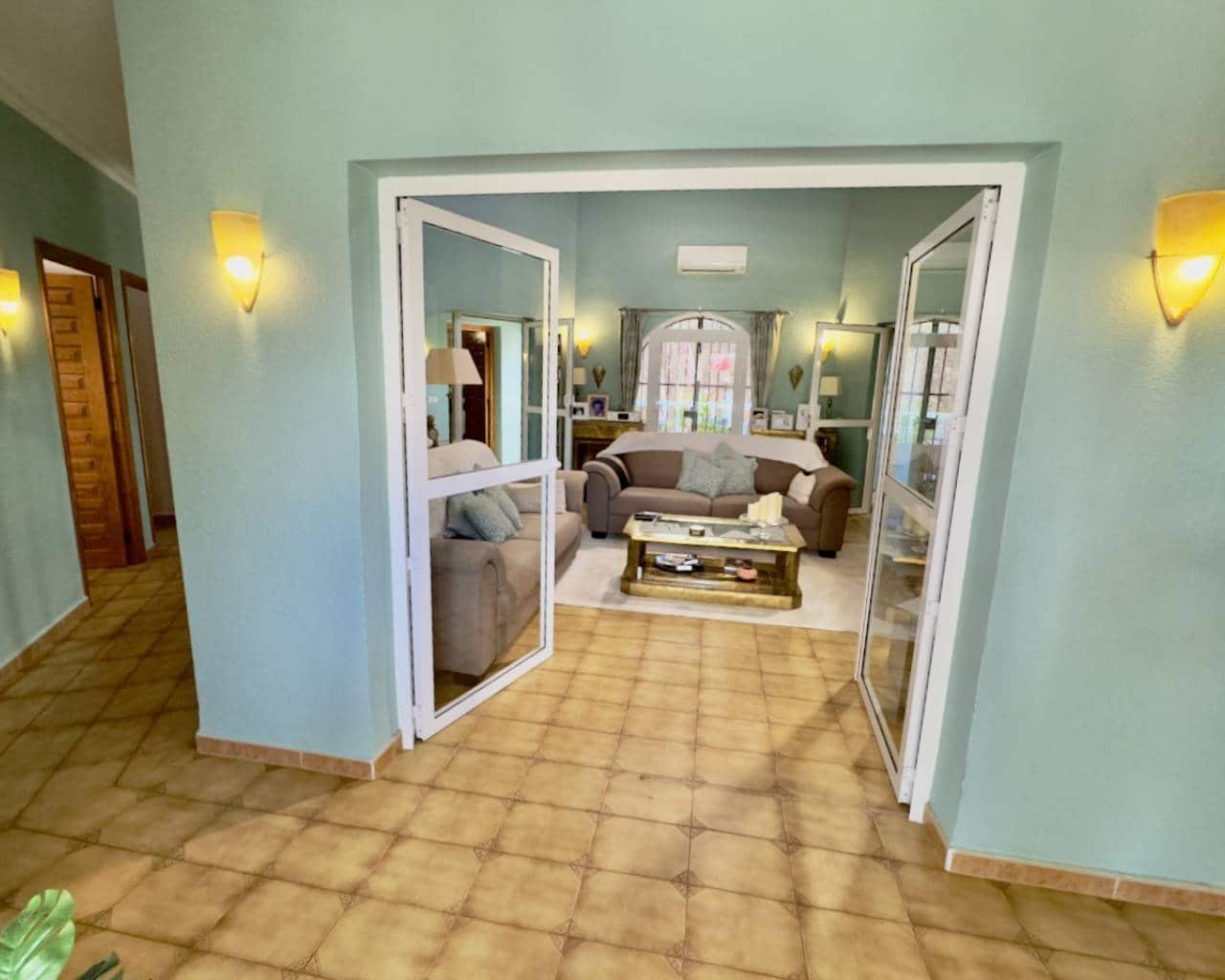 5 bedroom Villa for sale in Algorfa with garage - € 499,000 (Ref: 8623469)