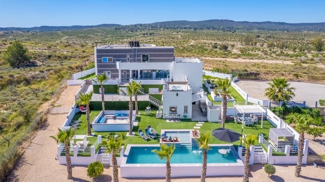 5 bedroom Villa for sale in Torremendo, Orihuela with pool - € 1,800,000 (Ref: 8625658)