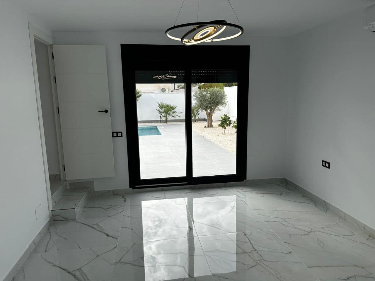 4 bedroom Villa for sale in Rojales with pool garage - € 720,000 (Ref: 8637386)