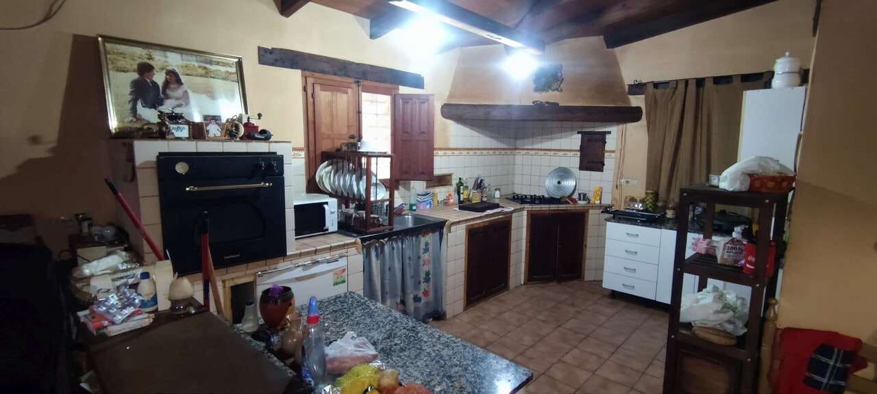 4 bedroom Finca/Country House for sale in Pinoso with pool - € 179,500 (Ref: 8697054)