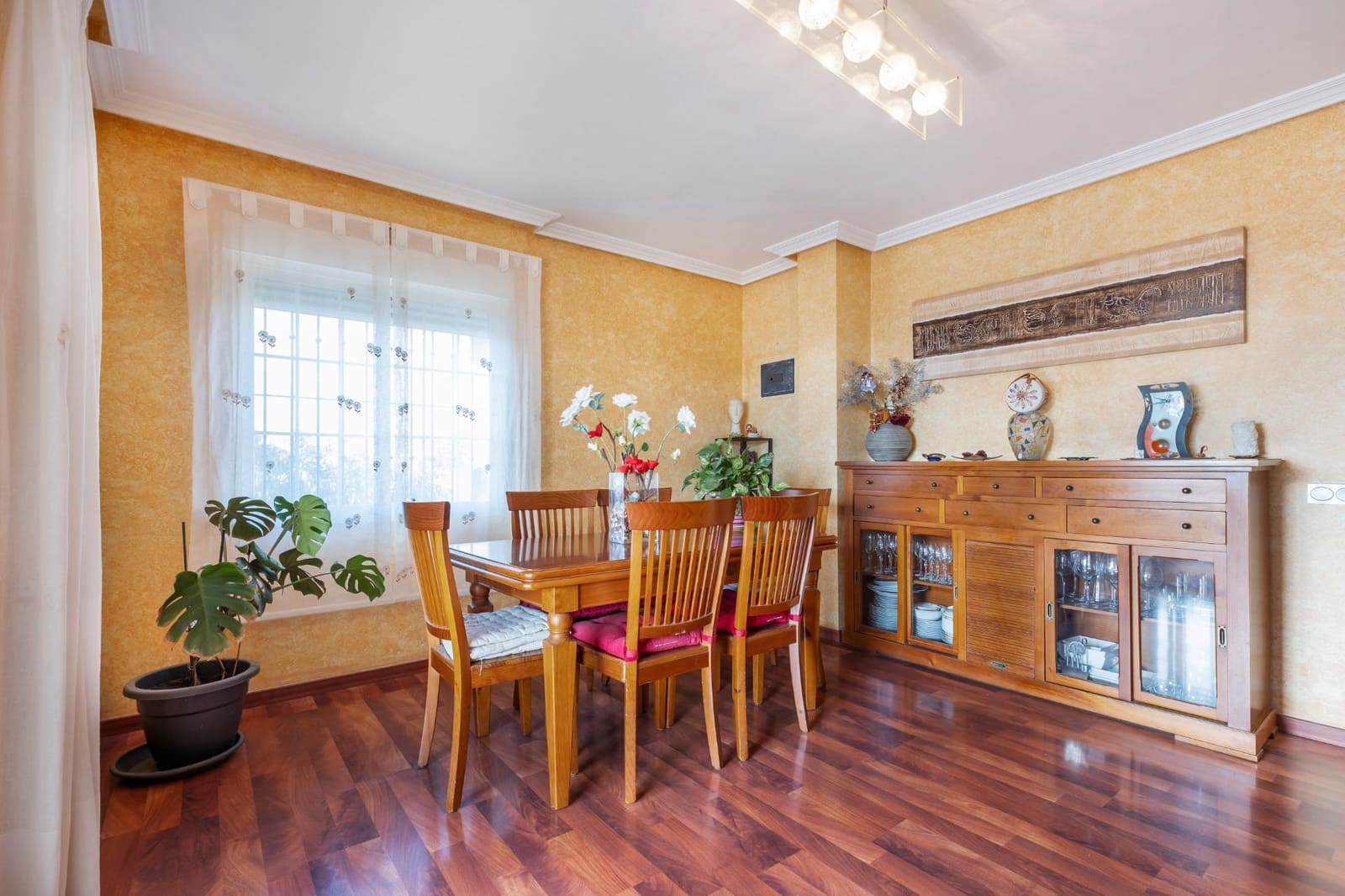 4 bedroom Villa for sale in Torrevieja with pool - € 479,000 (Ref: 8697061)