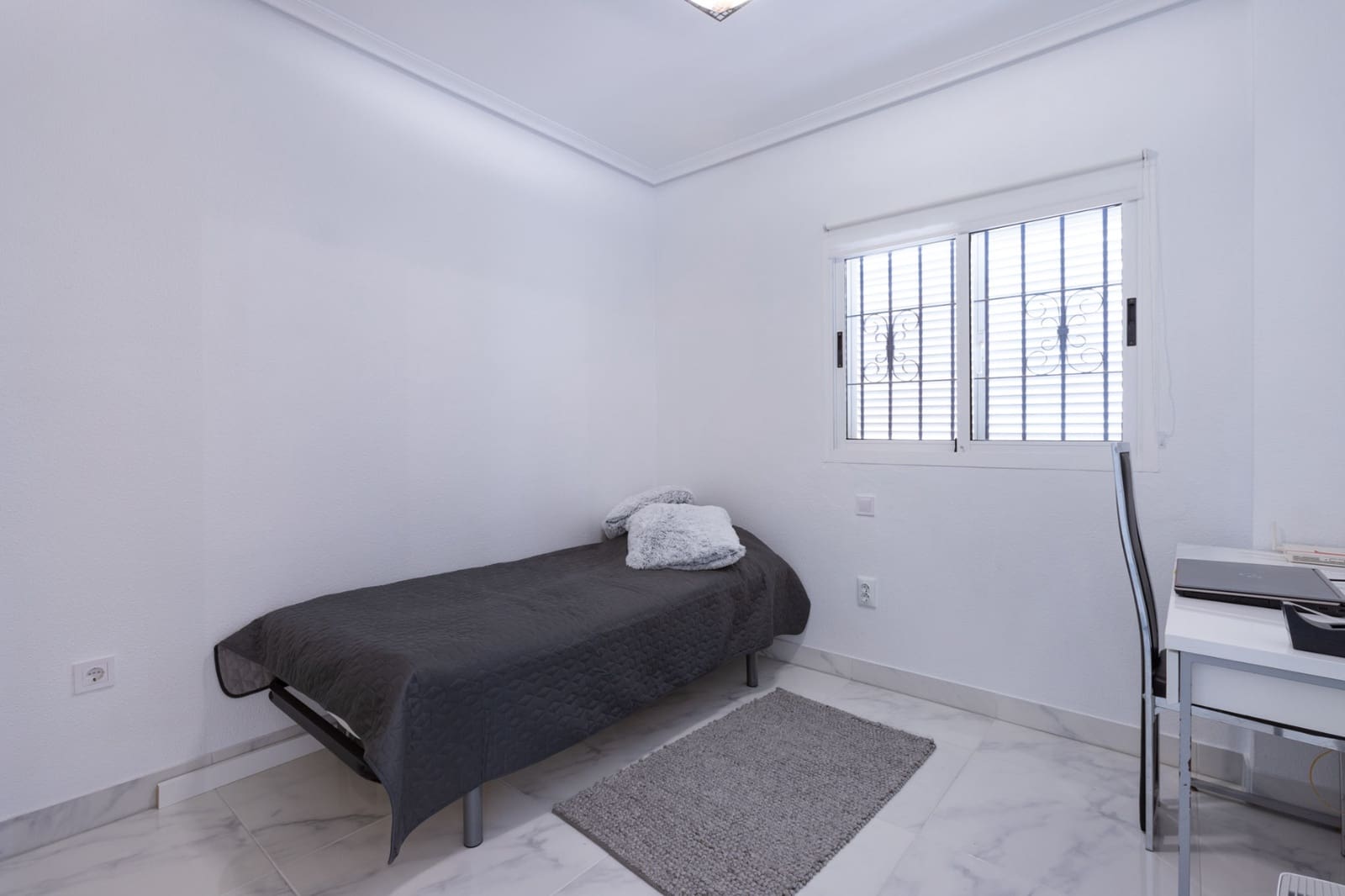 3 makuuhuone Bungalow myytävänä paikassa Orihuela Costa mukana uima-altaan - 260 000 € (Ref: 8722961)