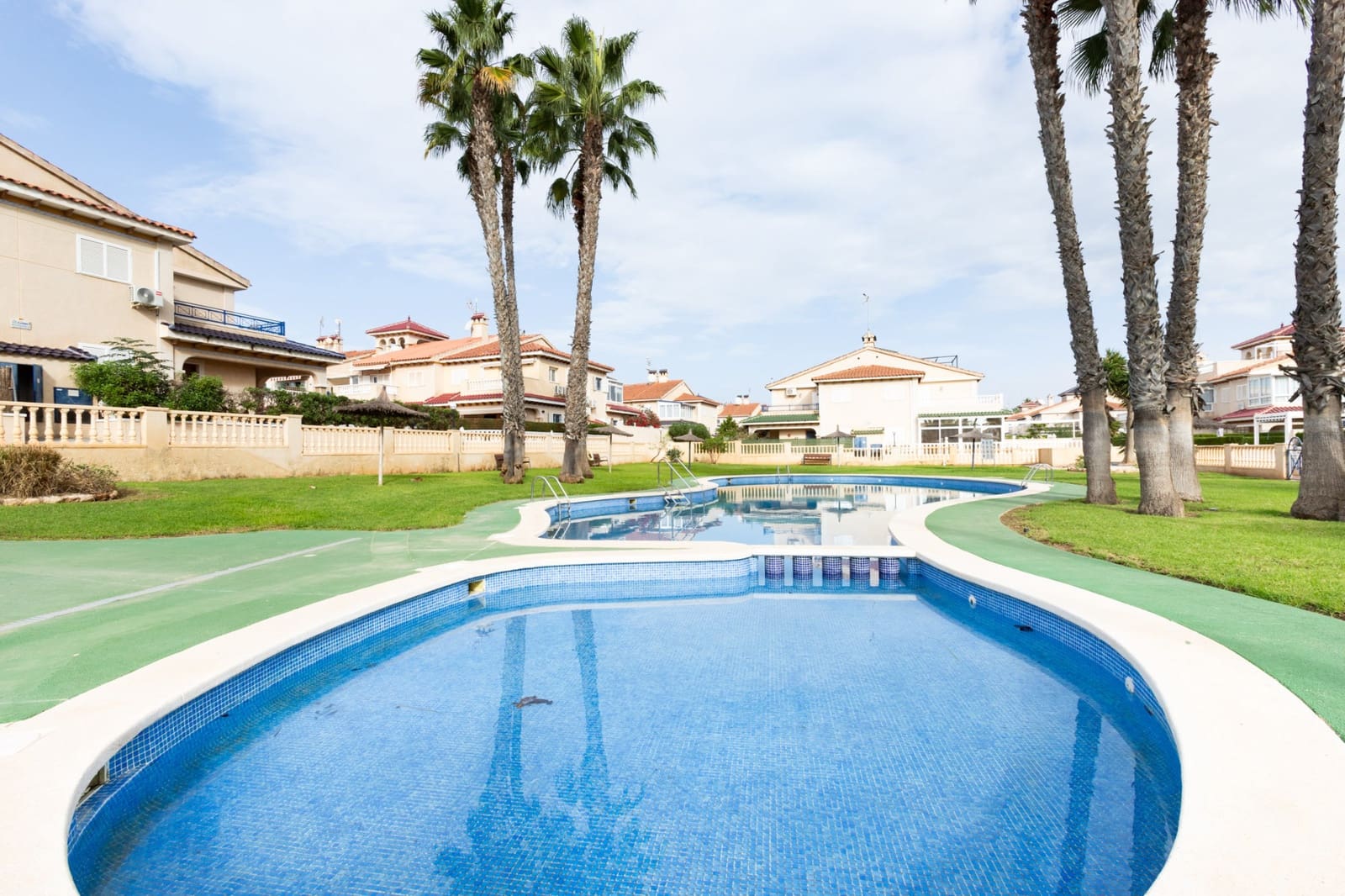 3 makuuhuone Bungalow myytävänä paikassa Orihuela Costa mukana uima-altaan - 260 000 € (Ref: 8722961)