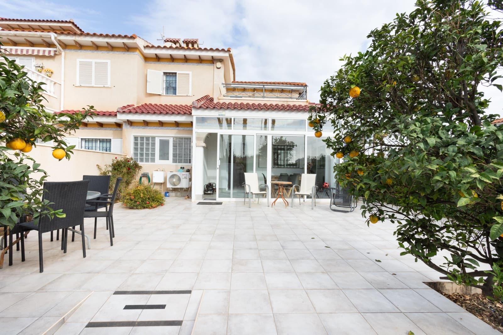 3 makuuhuone Bungalow myytävänä paikassa Orihuela Costa mukana uima-altaan - 260 000 € (Ref: 8722961)