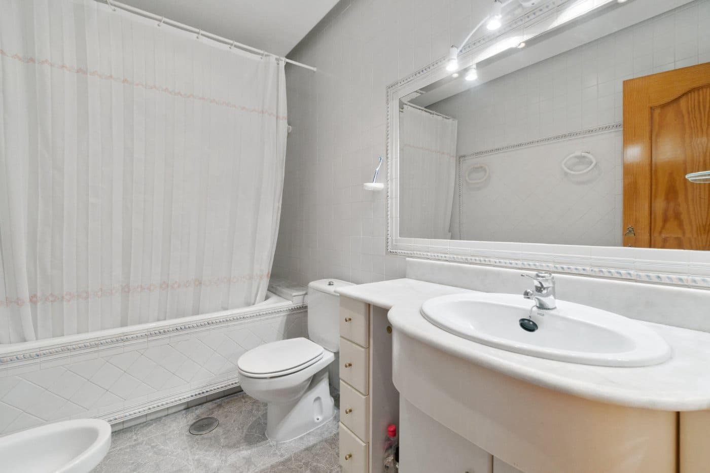 Chalet de 5 habitaciones en Torrevieja en venta con piscina garaje - 1.200.000 € (Ref: 8722967)