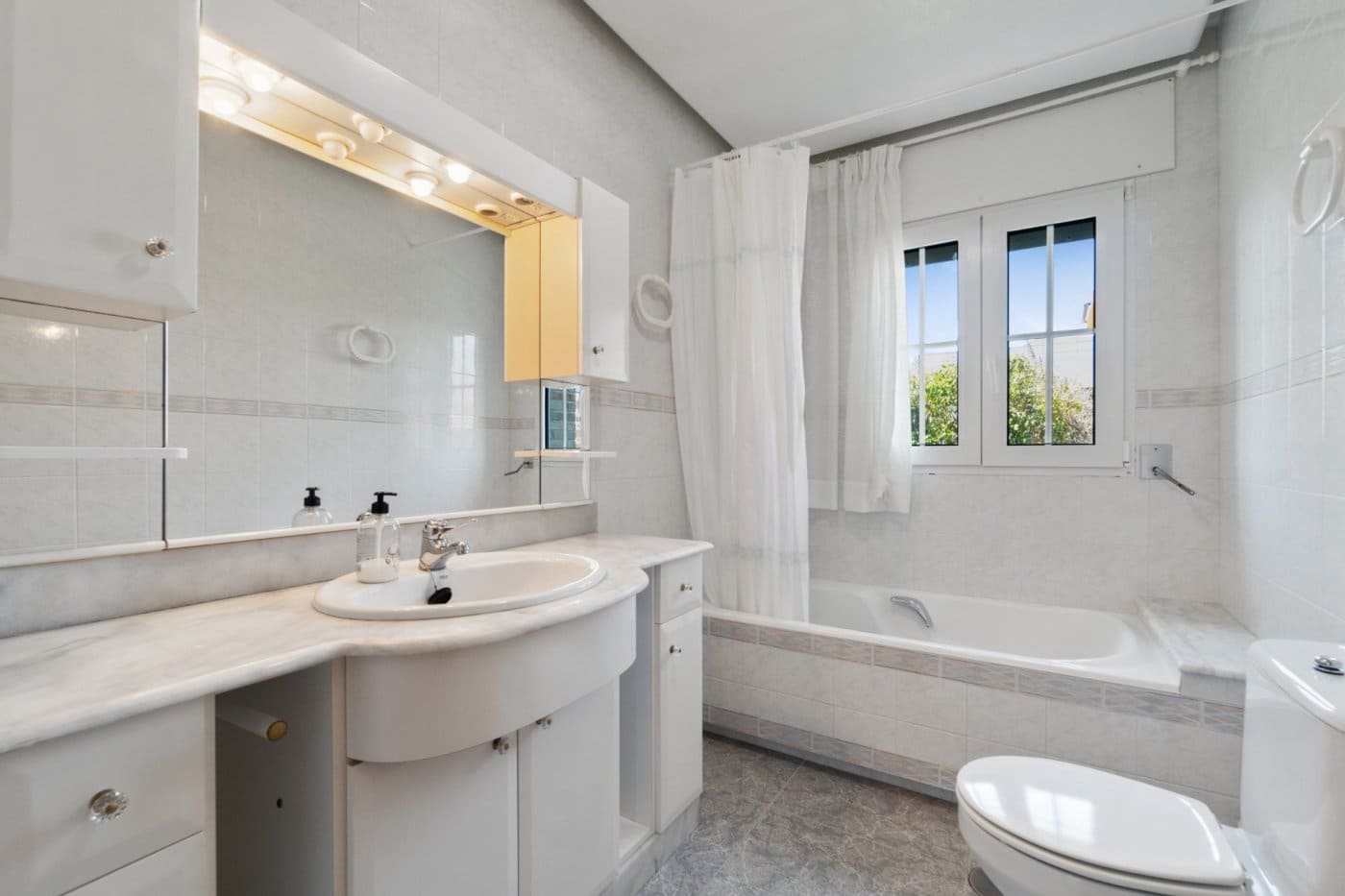 Chalet de 5 habitaciones en Torrevieja en venta con piscina garaje - 1.200.000 € (Ref: 8722967)