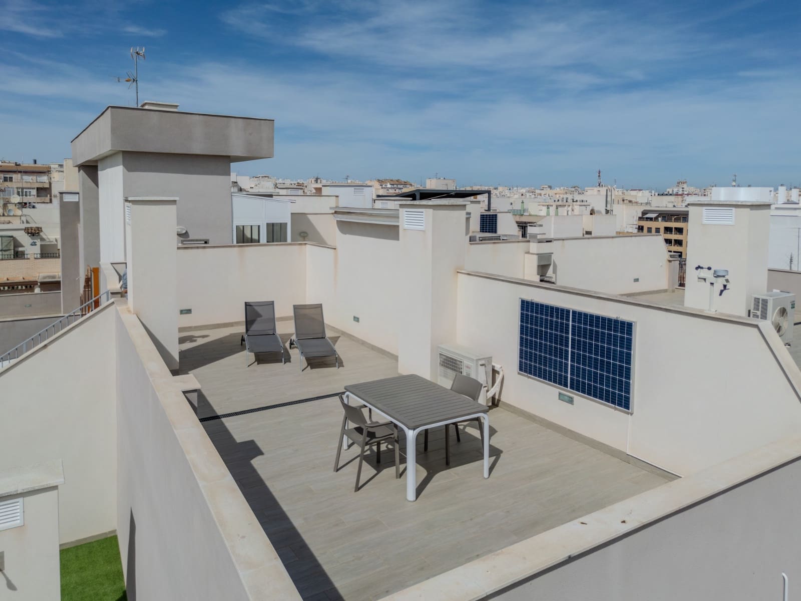 2 quarto Penthouse para venda em Torrevieja com piscina - 325 000 € (Ref: 8722969)