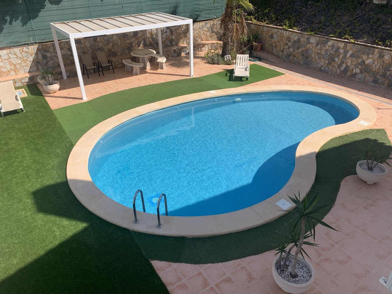 Chalet de 4 habitaciones en Villamartin en venta con piscina garaje - 810.000 € (Ref: 8723221)