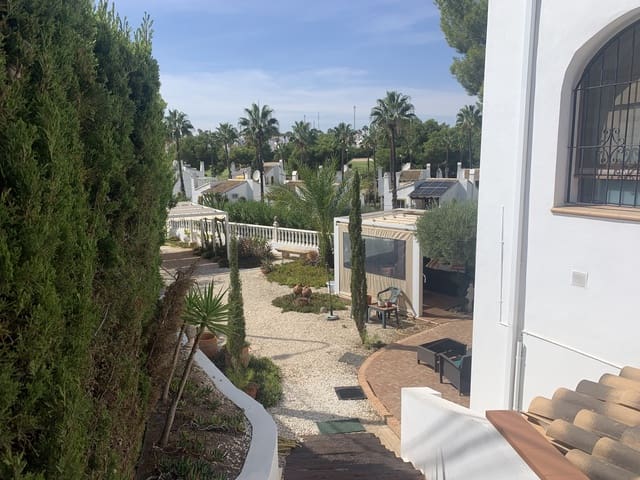 Chalet de 4 habitaciones en Villamartin, Orihuela en venta con piscina garaje - 810.000 € (Ref: 8723221)