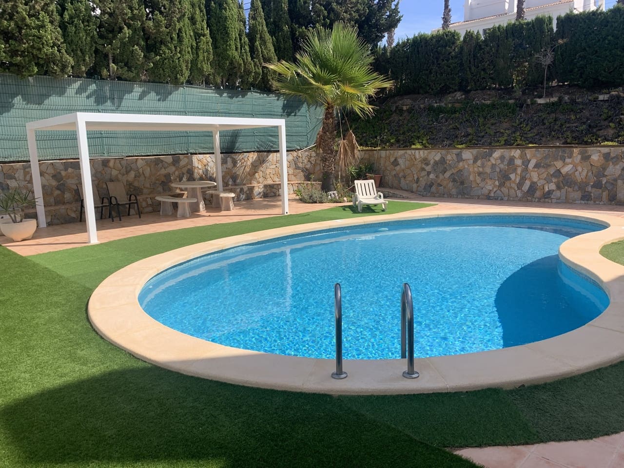 Chalet de 4 habitaciones en Villamartin en venta con piscina garaje - 810.000 € (Ref: 8723221)