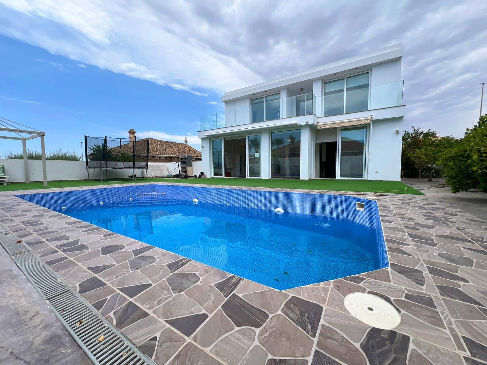 6 bedroom Villa for sale in La Marina with pool garage - € 699,000 (Ref: 8736676)