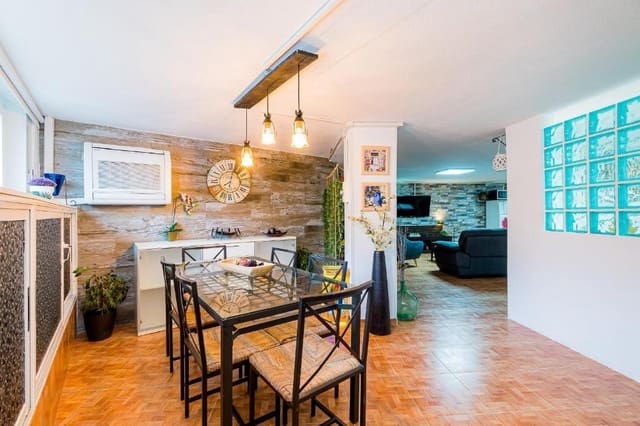 Apartamento de 4 habitaciones en Torrevieja en venta con garaje - 243.000 € (Ref: 8736722)