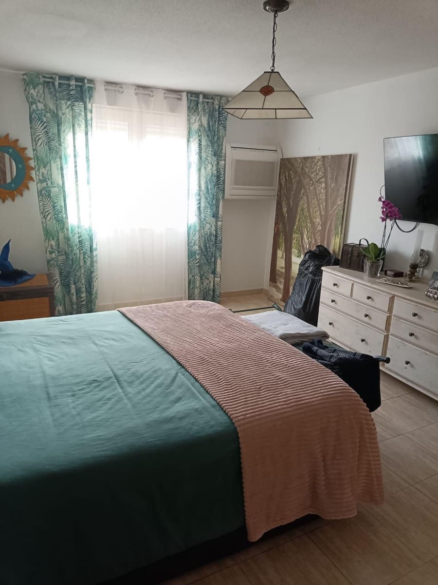 Apartamento de 4 habitaciones en Torrevieja en venta con garaje - 243.000 € (Ref: 8736722)