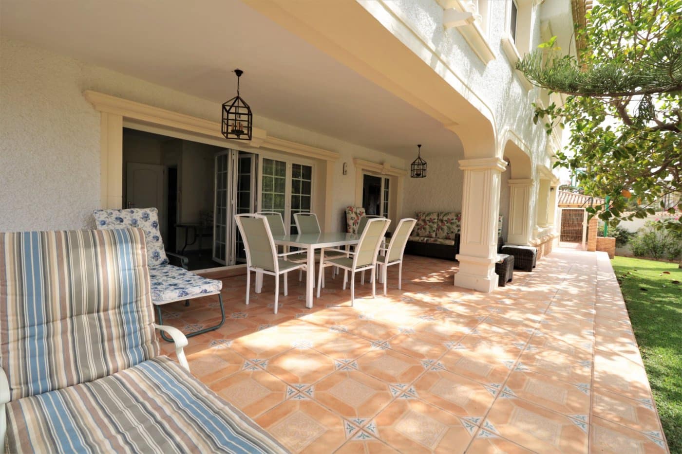8 bedroom Villa for sale in Orihuela Costa with pool garage - € 1,560,000 (Ref: 8736734)
