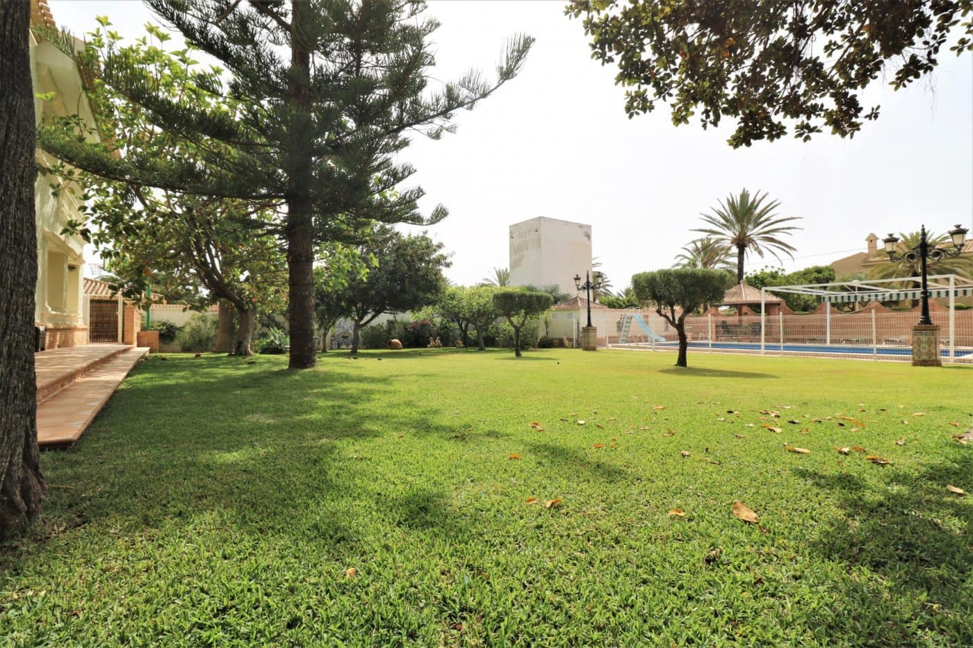 8 bedroom Villa for sale in Orihuela Costa with pool garage - € 1,560,000 (Ref: 8736734)