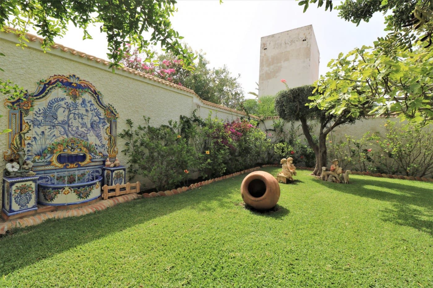 8 bedroom Villa for sale in Orihuela Costa with pool garage - € 1,560,000 (Ref: 8736734)