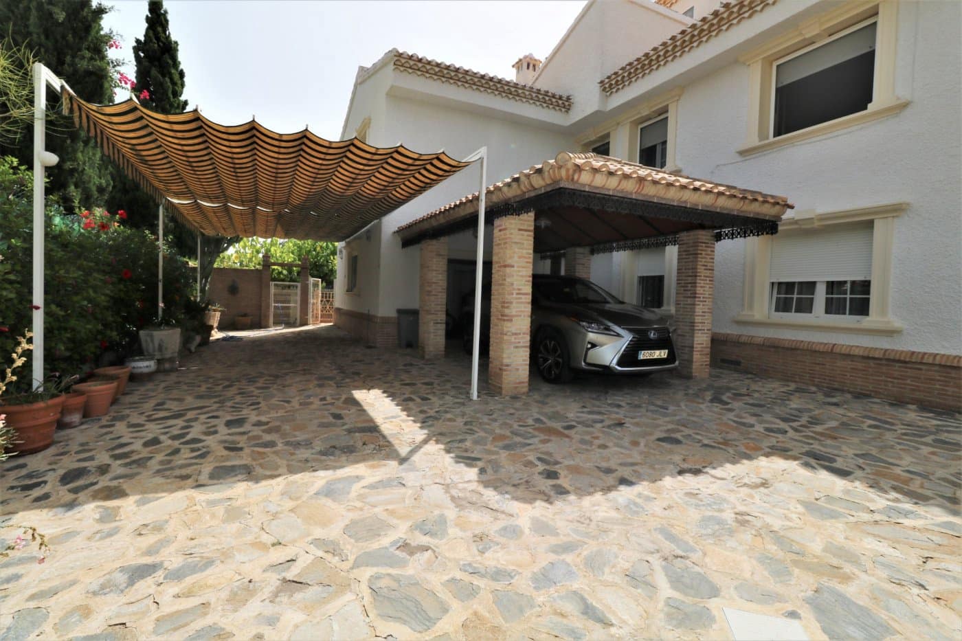 8 bedroom Villa for sale in Orihuela Costa with pool garage - € 1,560,000 (Ref: 8736734)