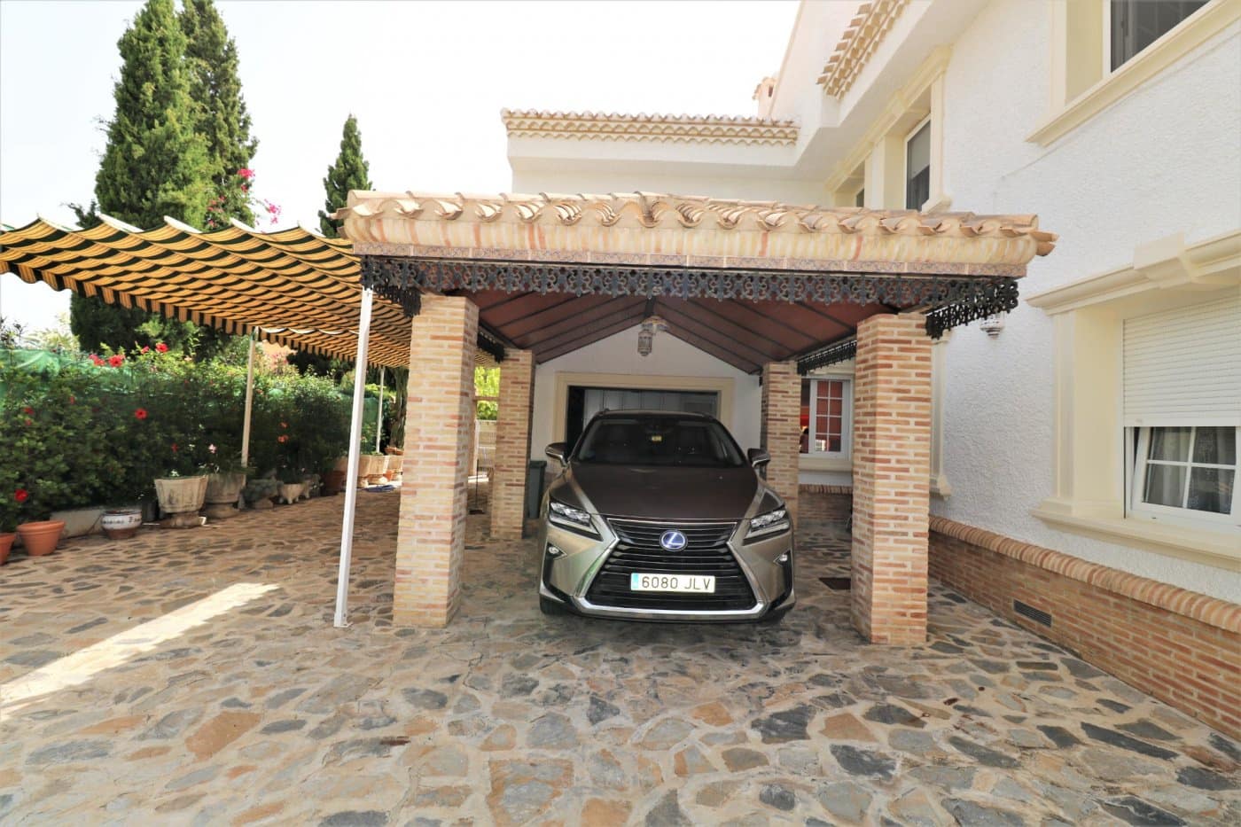 8 bedroom Villa for sale in Orihuela Costa with pool garage - € 1,560,000 (Ref: 8736734)