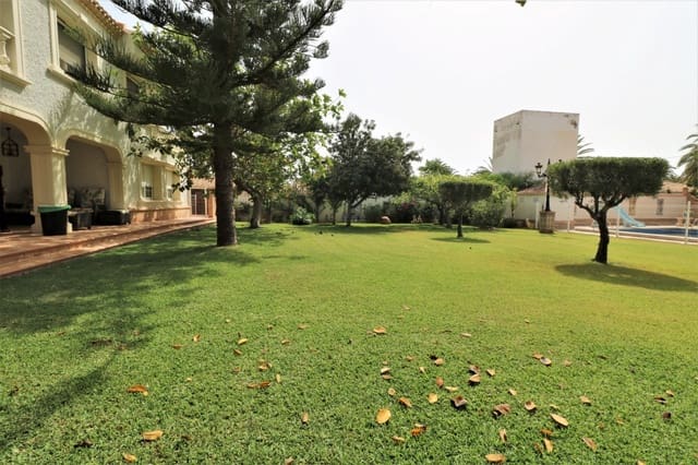 Chalet de 8 habitaciones en Orihuela Costa, Orihuela en venta con piscina garaje - 1.560.000 € (Ref: 8736734)