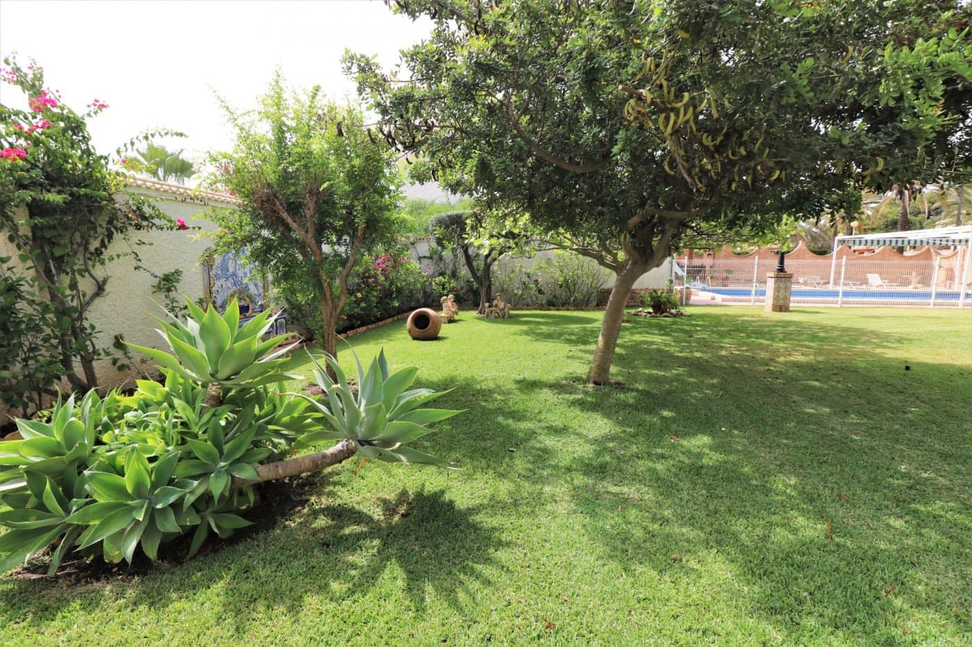 8 bedroom Villa for sale in Orihuela Costa with pool garage - € 1,560,000 (Ref: 8736734)