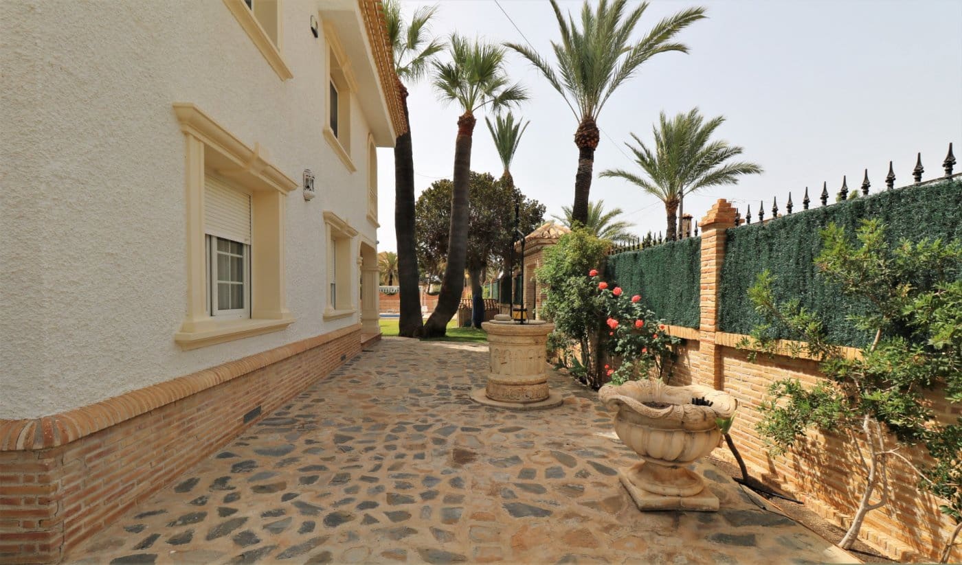 8 bedroom Villa for sale in Orihuela Costa with pool garage - € 1,560,000 (Ref: 8736734)