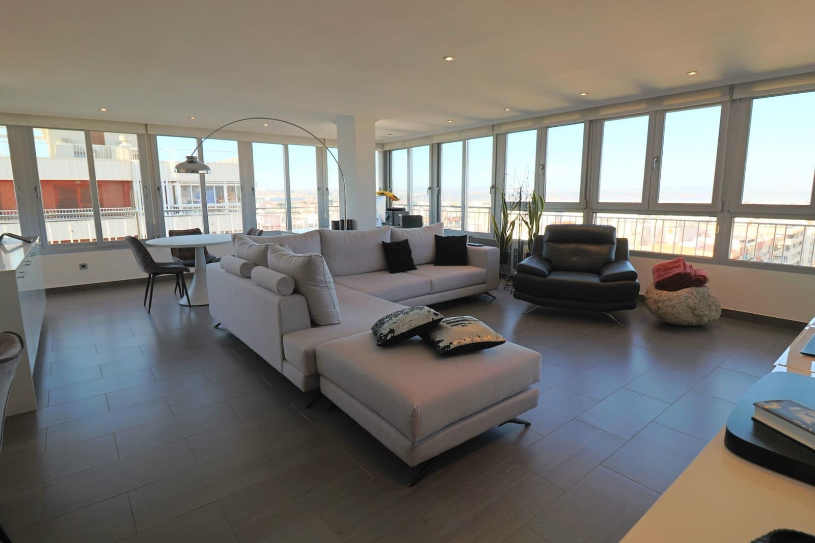 2 soveværelse Penthouse til salg i Torrevieja med swimmingpool - € 350.000 (Ref: 8736735)