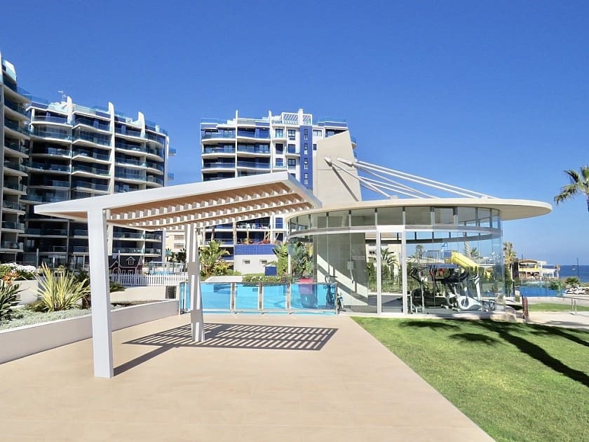 2 soveværelse Lejlighed til salg i Punta Prima med swimmingpool - € 480.000 (Ref: 8743878)