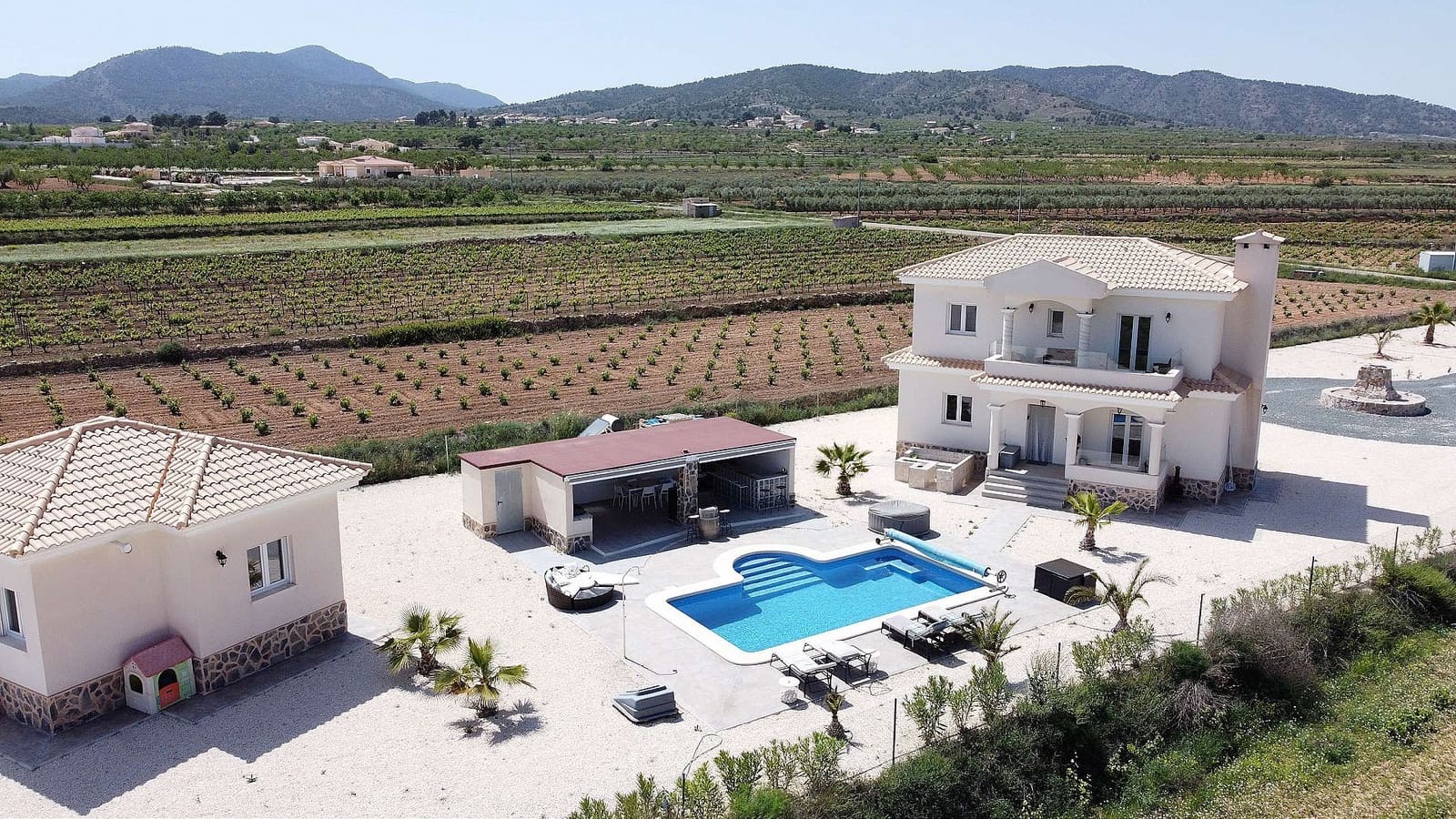 4 bedroom Villa for sale in Pinoso with pool - € 337,000 (Ref: 8743894)