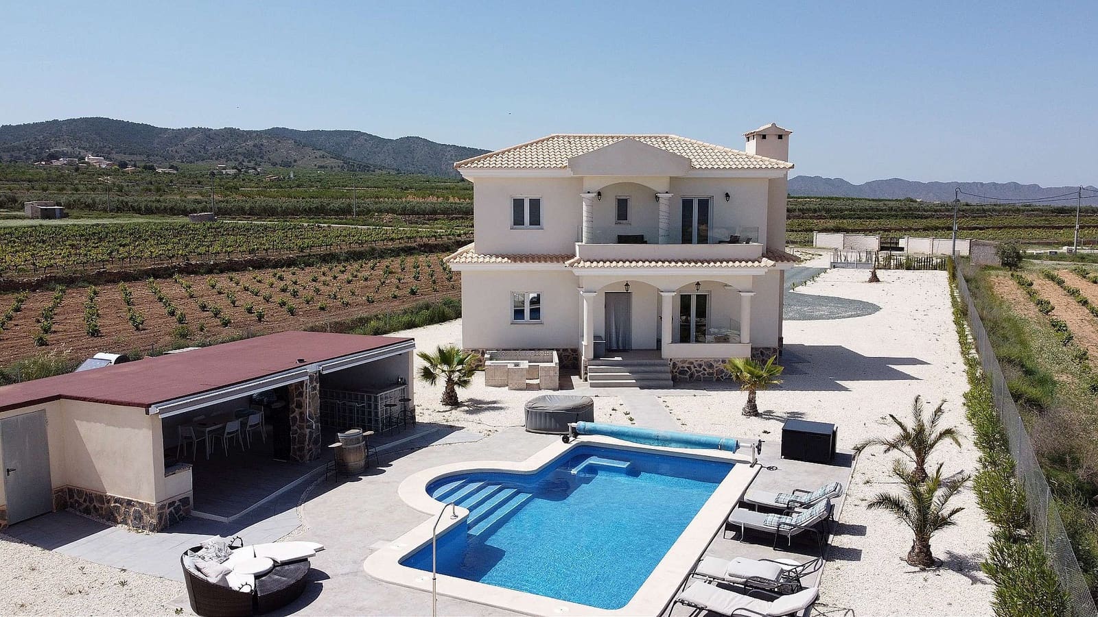 4 bedroom Villa for sale in Pinoso with pool - € 337,000 (Ref: 8743894)