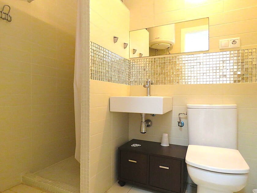 Erhverv til salg i Guardamar del Segura med swimmingpool - € 129.000 (Ref: 8743895)