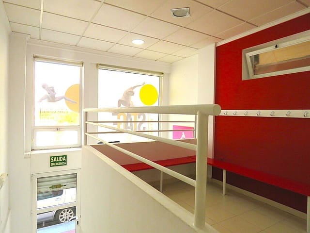 Erhverv til salg i Guardamar del Segura med swimmingpool - € 129.000 (Ref: 8743895)