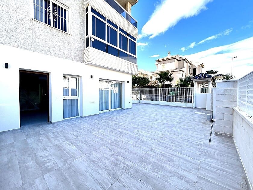 3 slaapkamer Appartement te koop in Torrevieja met zwembad garage - € 395.000 (Ref: 8743897)