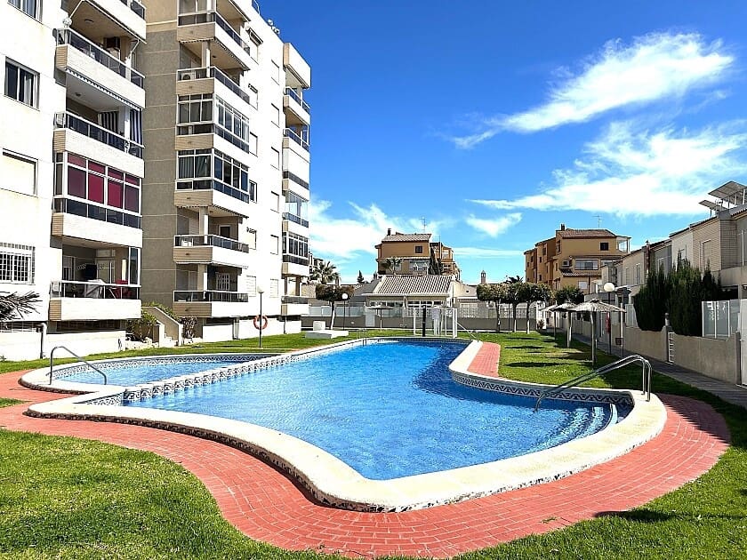3 slaapkamer Appartement te koop in Torrevieja met zwembad garage - € 395.000 (Ref: 8743897)