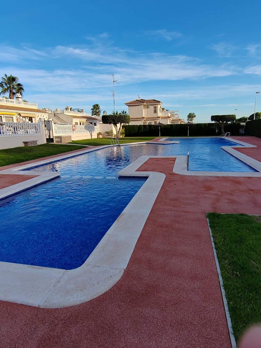 3 sypialnia Willa na sprzedaż w Villamartin z basenem - 369 000 € (Ref: 8758831)