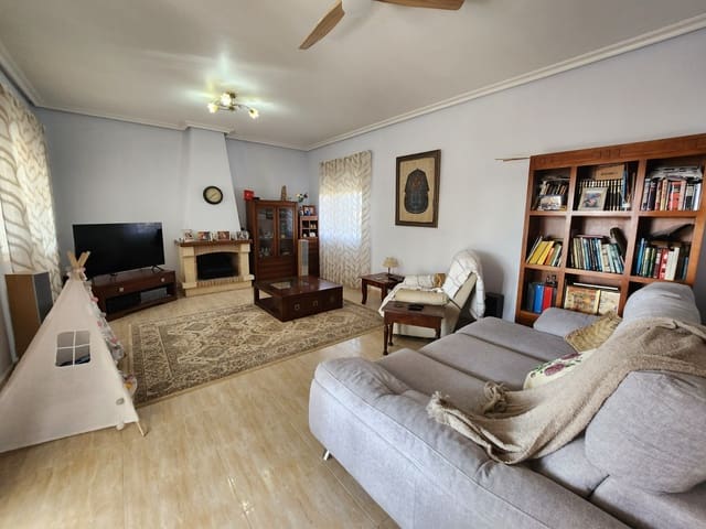 4 soveværelse Finca/Landehus til salg i Catral med swimmingpool - € 385.000 (Ref: 8769118)