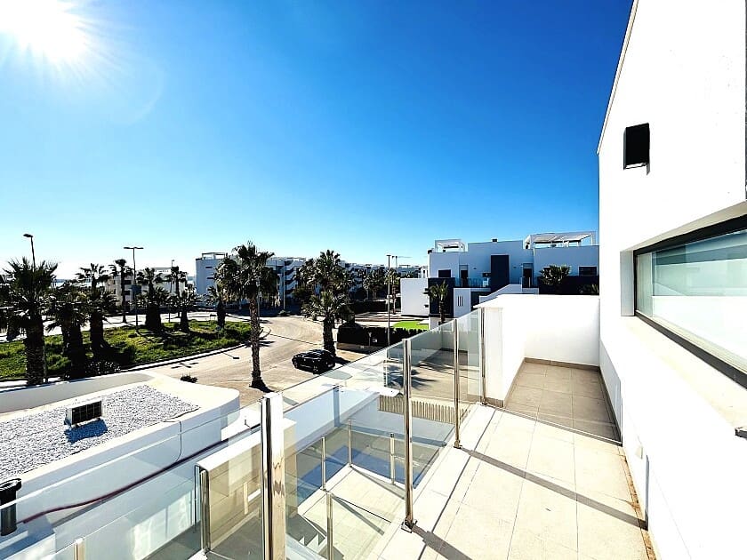 Chalet de 3 habitaciones en Guardamar del Segura en venta con piscina - 580.000 € (Ref: 8771170)