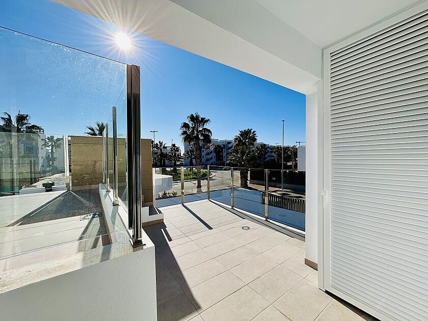 Chalet de 3 habitaciones en Guardamar del Segura en venta con piscina - 580.000 € (Ref: 8771170)