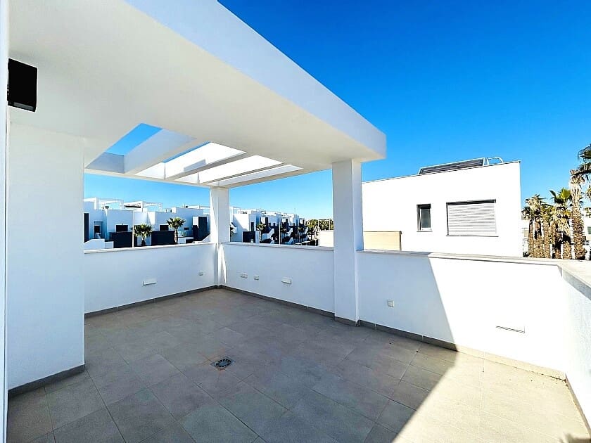 Chalet de 3 habitaciones en Guardamar del Segura en venta con piscina - 580.000 € (Ref: 8771170)