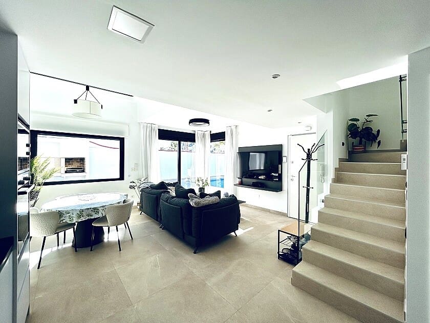 Chalet de 3 habitaciones en Guardamar del Segura en venta con piscina - 580.000 € (Ref: 8771170)