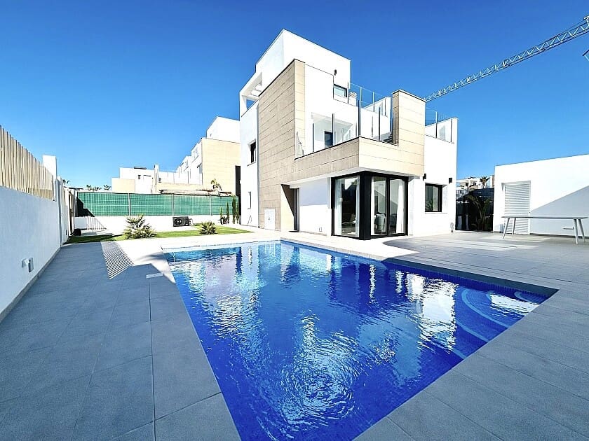 Chalet de 3 habitaciones en Guardamar del Segura en venta con piscina - 580.000 € (Ref: 8771170)