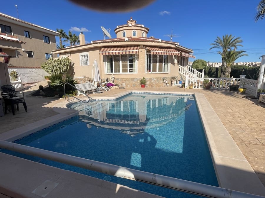 5 makuuhuone Huvila myytävänä paikassa Ciudad Quesada mukana uima-altaan - 499 000 € (Ref: 8777075)